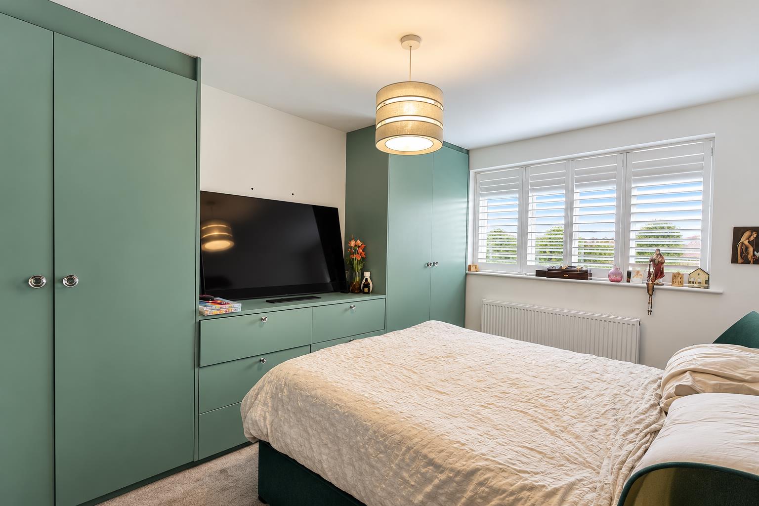Lynmouth Avenue, Morden